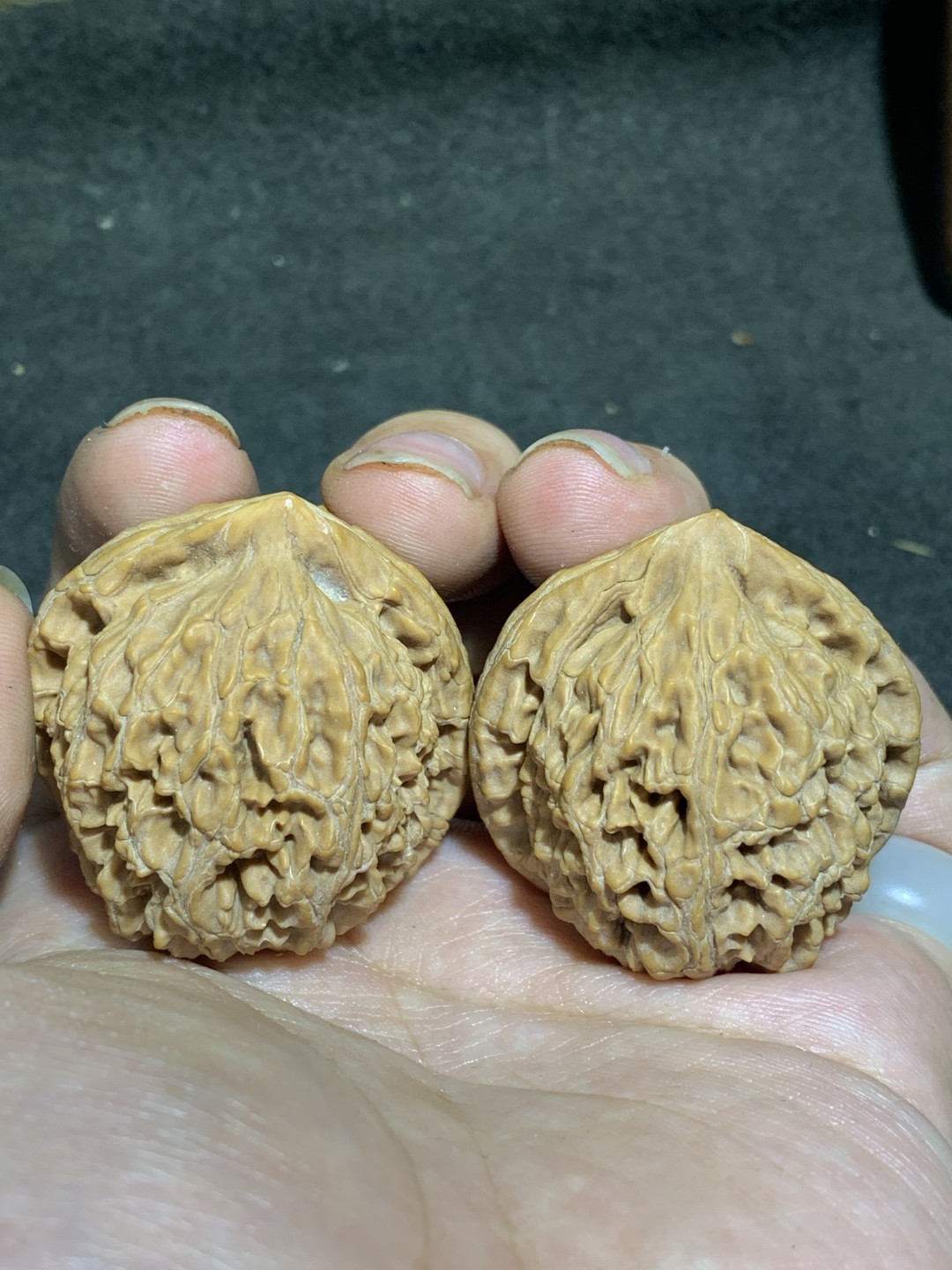 精美小众水龙纹狮子头文玩核桃一对！