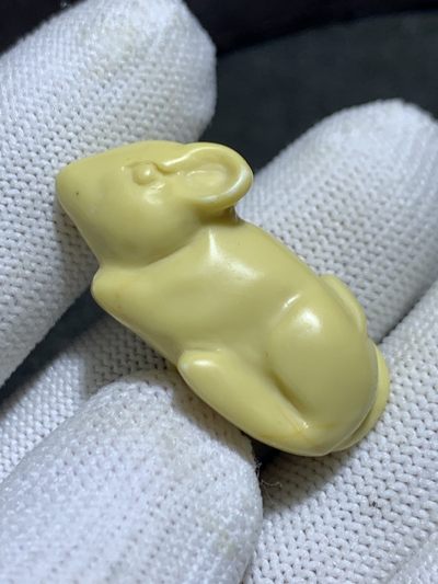 精美高玉化金膏玉雕刻鼠来宝吊坠一个， - 精美高玉化金膏玉雕刻鼠来宝吊坠一个，