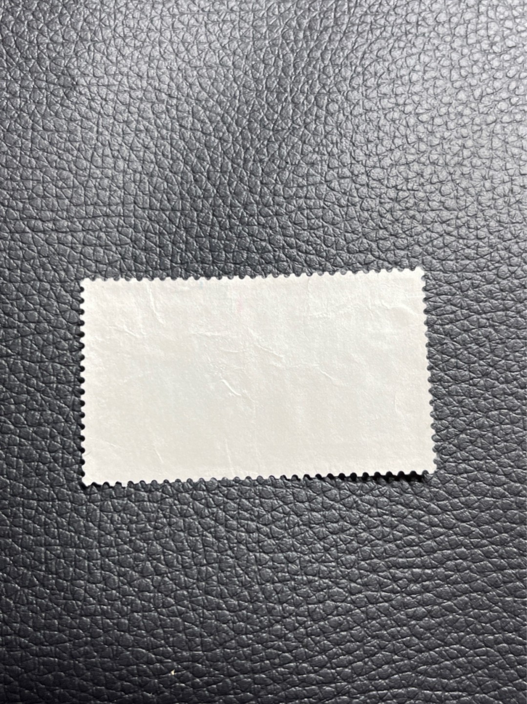 洪涛臻品批发群  精选邮票限时拍卖第一百七十七期 文5大全之（白毛女）信销票，★总筋★无裂，无揭薄，无缺角，无褪色，如此品相的信销票品相已经非常好了，属于信销票里的上上成货。齿孔饱满圆润，无缺齿，好品相的信销票可遇不可求！！忠爱信销票的老板把握机会！！仅此一枚，终生保真。