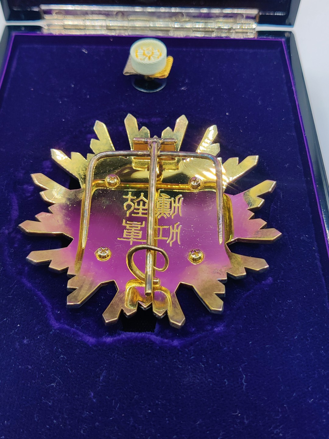 全场0元起拍 第19期 咸鱼国勋章拍卖专场 12月4日（周日）下午6：00开始 日本二等瑞宝章 银制珐琅带盒带略 品相如图，所见即所得，一经出售概不退换