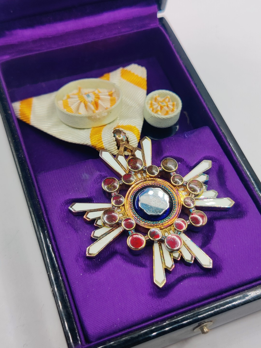 全场0元起拍 第19期 咸鱼国勋章拍卖专场 12月4日（周日）下午6：00开始 日本四等瑞宝章 带盒略 银制 品相如图