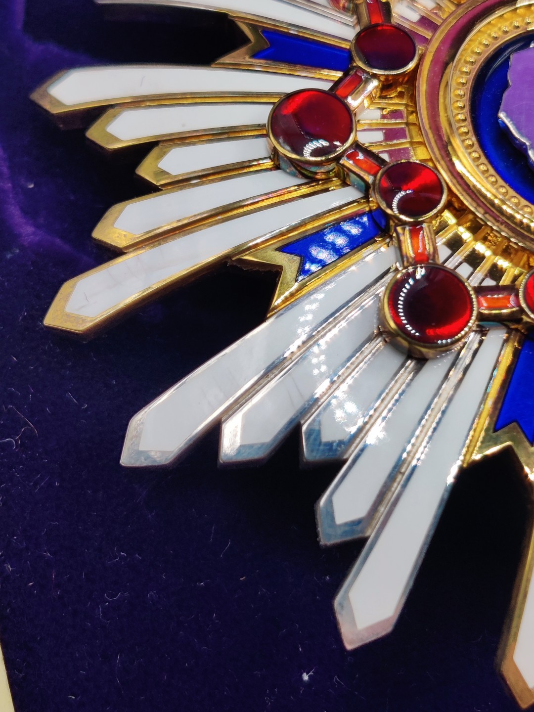 全场0元起拍 第19期 咸鱼国勋章拍卖专场 12月4日（周日）下午6：00开始 日本二等瑞宝章 银制珐琅带盒带略 品相如图，所见即所得，一经出售概不退换