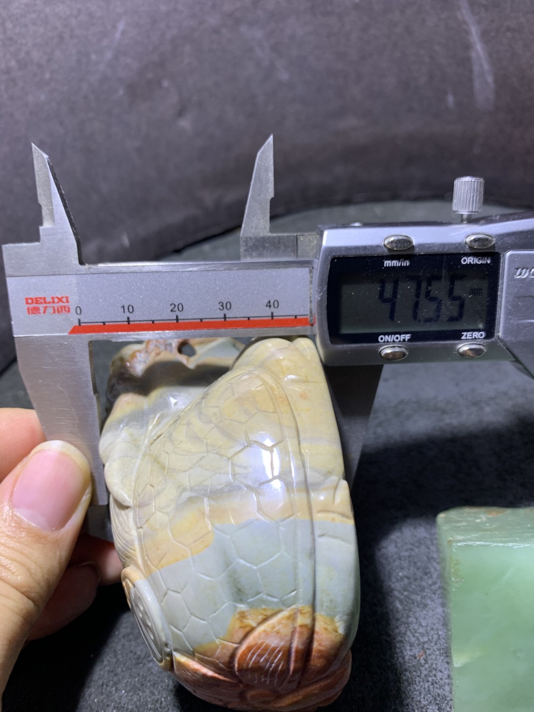 戈壁彩玉雕刻龙龟大把件（摆件）一个！