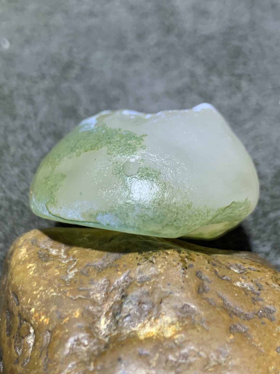 天然戈壁阿拉善玛瑙原石吊坠一个