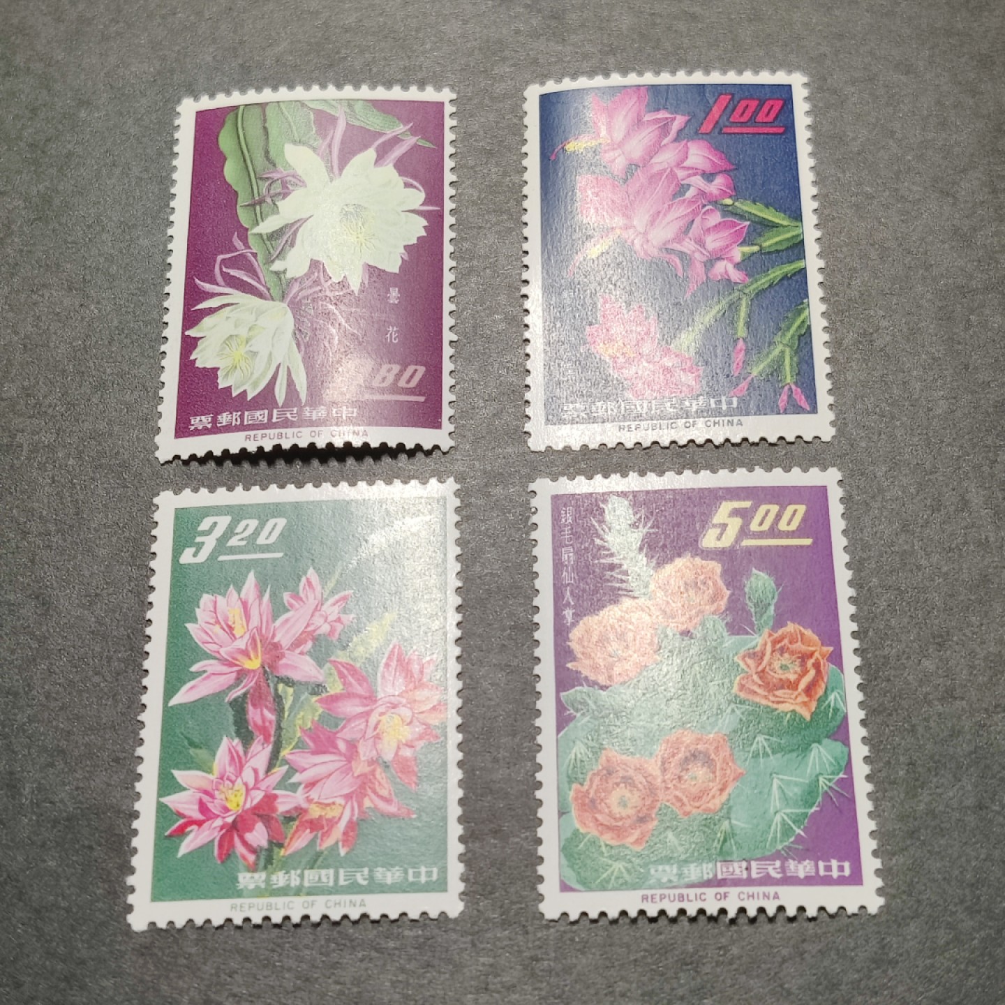 洪涛臻品批发群  精选邮票限时拍卖第一百期 1964年 花卉(二) (参考图2) 4全 1枚极轻微胶折 原胶雪白润亮 全品！