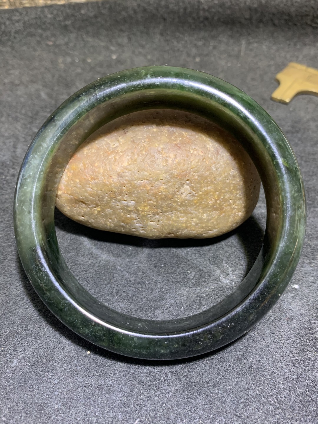 天然和田玉老矿料碧玉手镯一只！