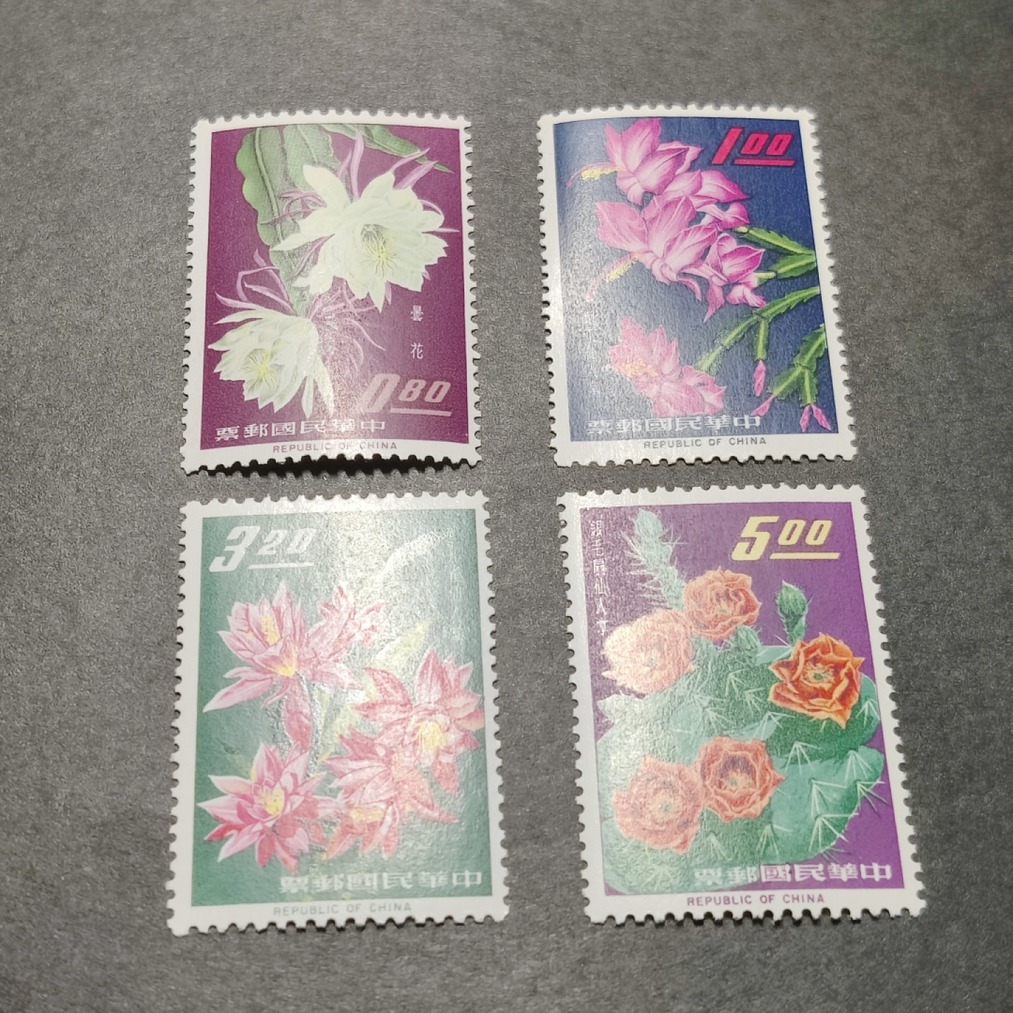 洪涛臻品批发群  精选邮票限时拍卖第一百期 1964年 花卉(二) (参考图2) 4全 1枚极轻微胶折 原胶雪白润亮 全品！