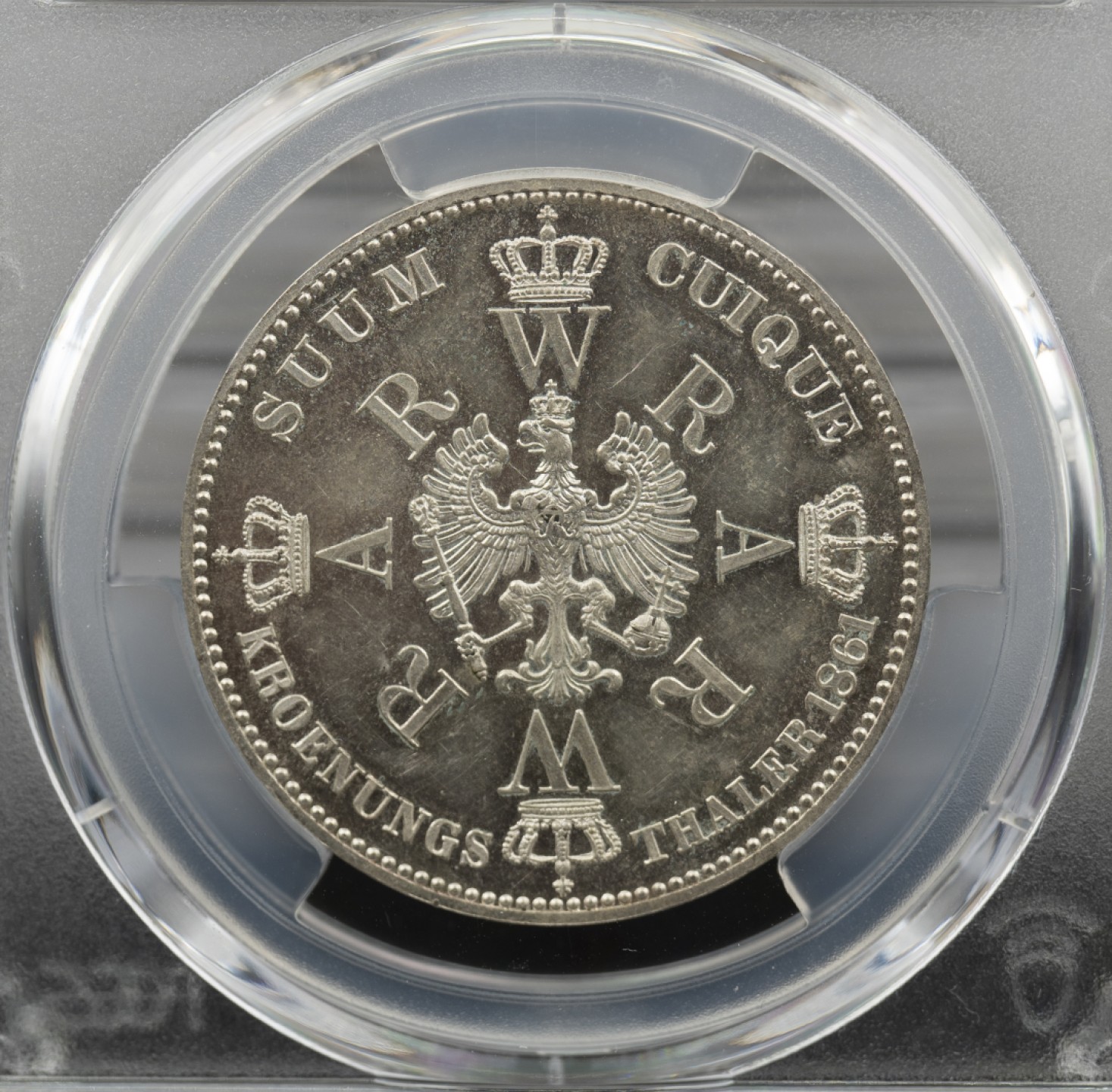 万国钱币拍卖第002期（全场免佣金） 1861年德国普鲁士威廉一世加冕登基纪念毛衣泰勒，PL的入盒量是个位数， 这个镜面感极强，闲鱼同分状态稍欠成交价接近5K，普通品种的极致状态，亚军分