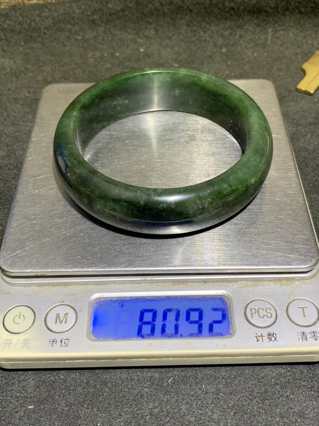 天然和田玉老矿料碧玉手镯一只！