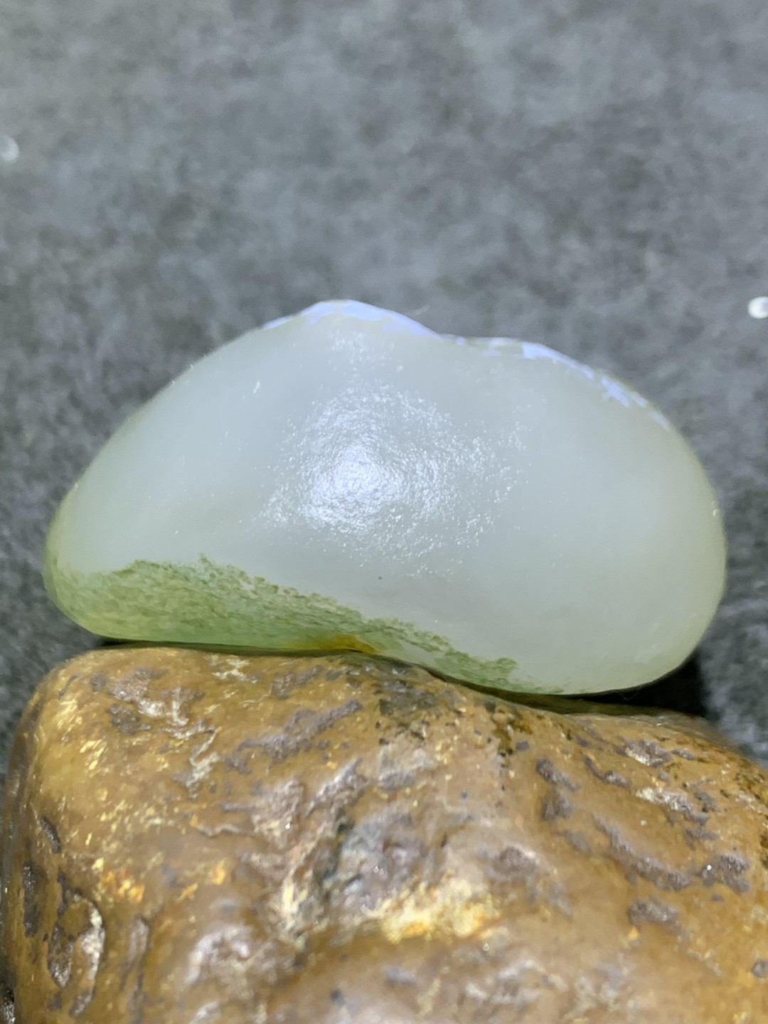 天然戈壁阿拉善玛瑙原石吊坠一个