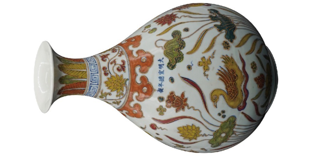 聚宝轩2022秋拍 明·宣德鸳鸯莲花珐琅梅瓶