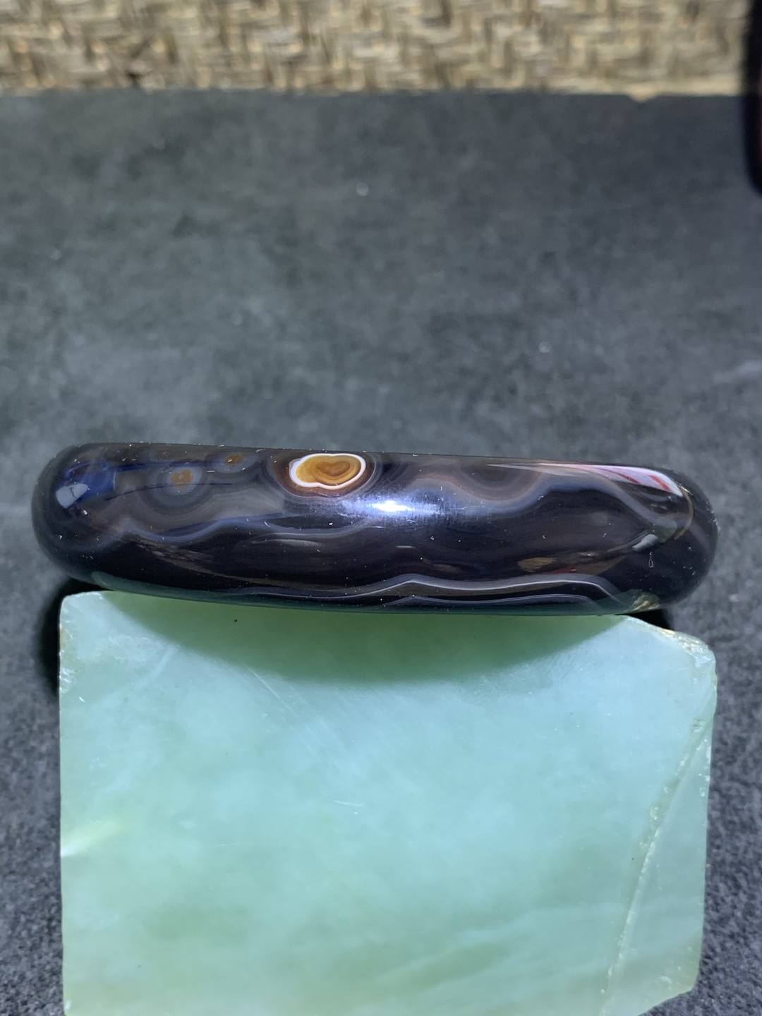 精品天然天眼药师玛瑙手镯一只，