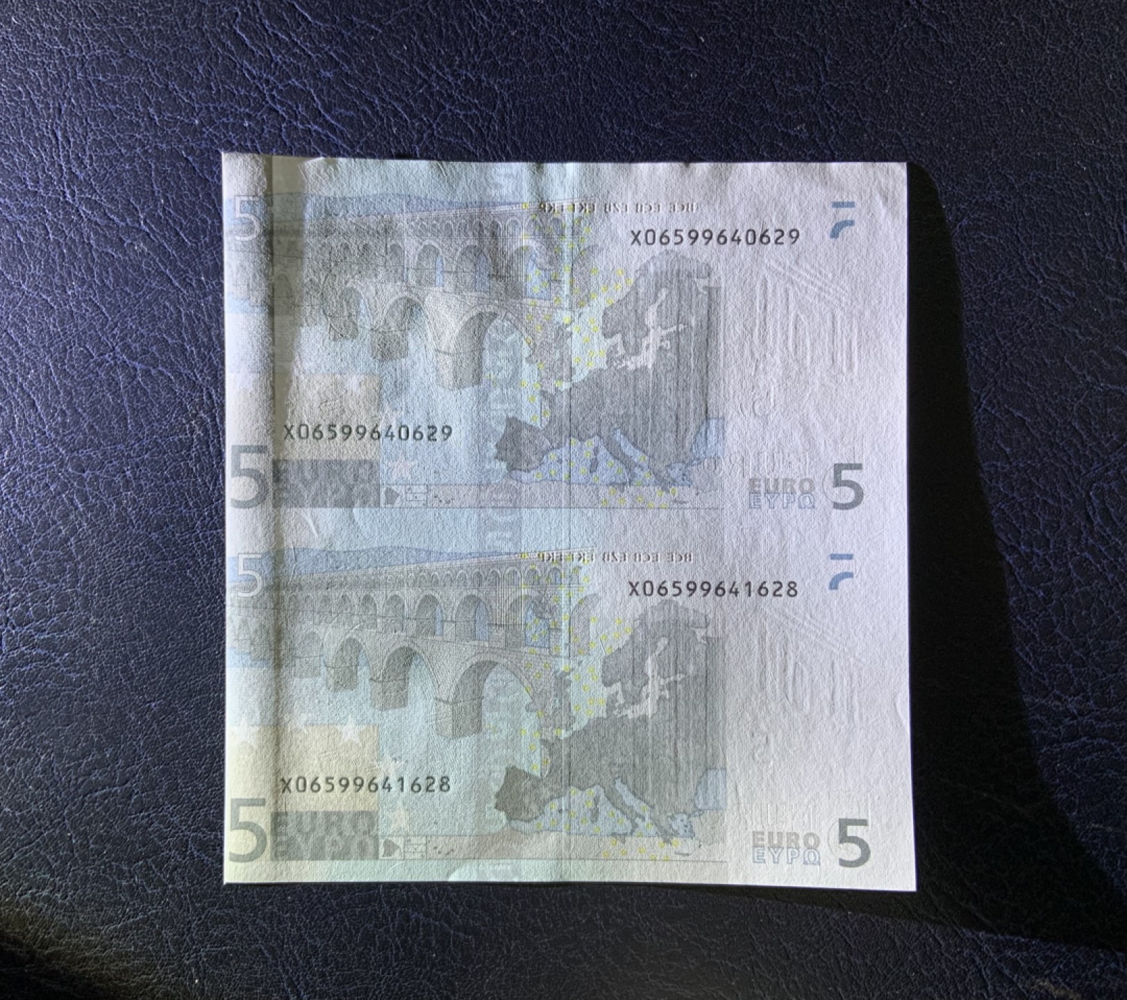 收藏联盟Quantum Auction 第213期拍卖  欧盟德国2002年5元两连体 品相UNC 稀少第一签 上边缘侧光微瑕
