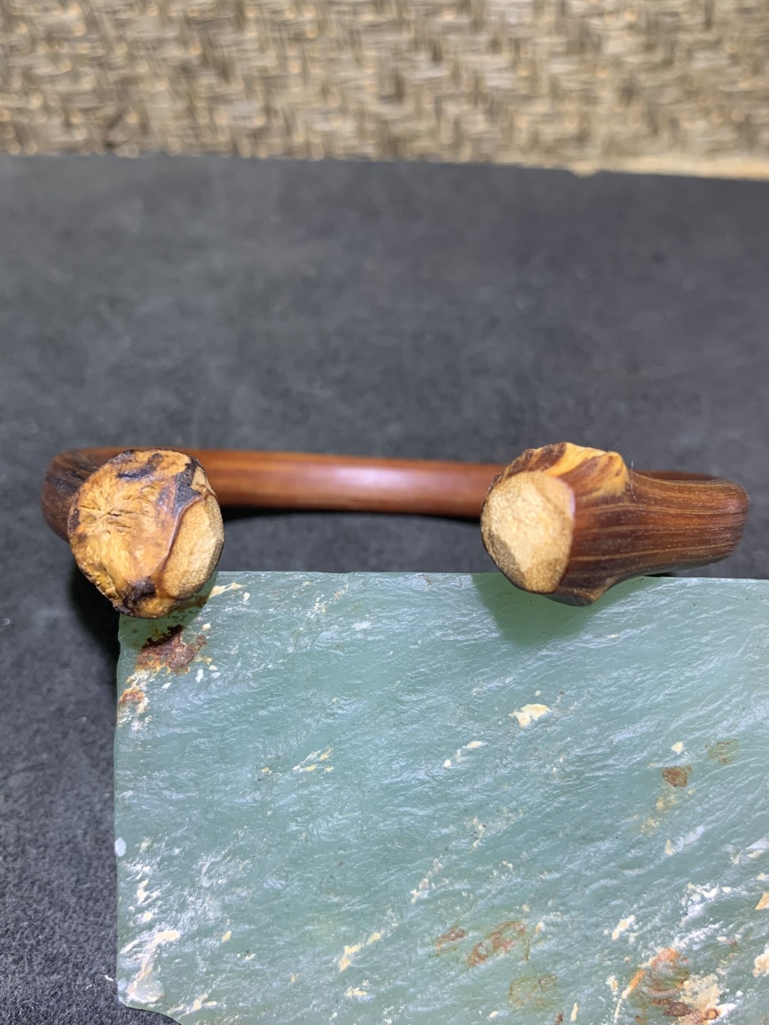 精品无节金刚藤手镯一条，
