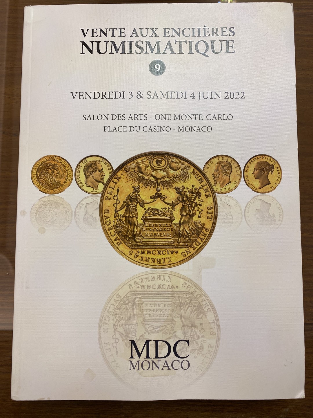 万国钱币拍卖第002期（全场免佣金） 摩纳哥MDC 22年6月拍卖图录 共408页，书籍较重，注意邮费到付问题