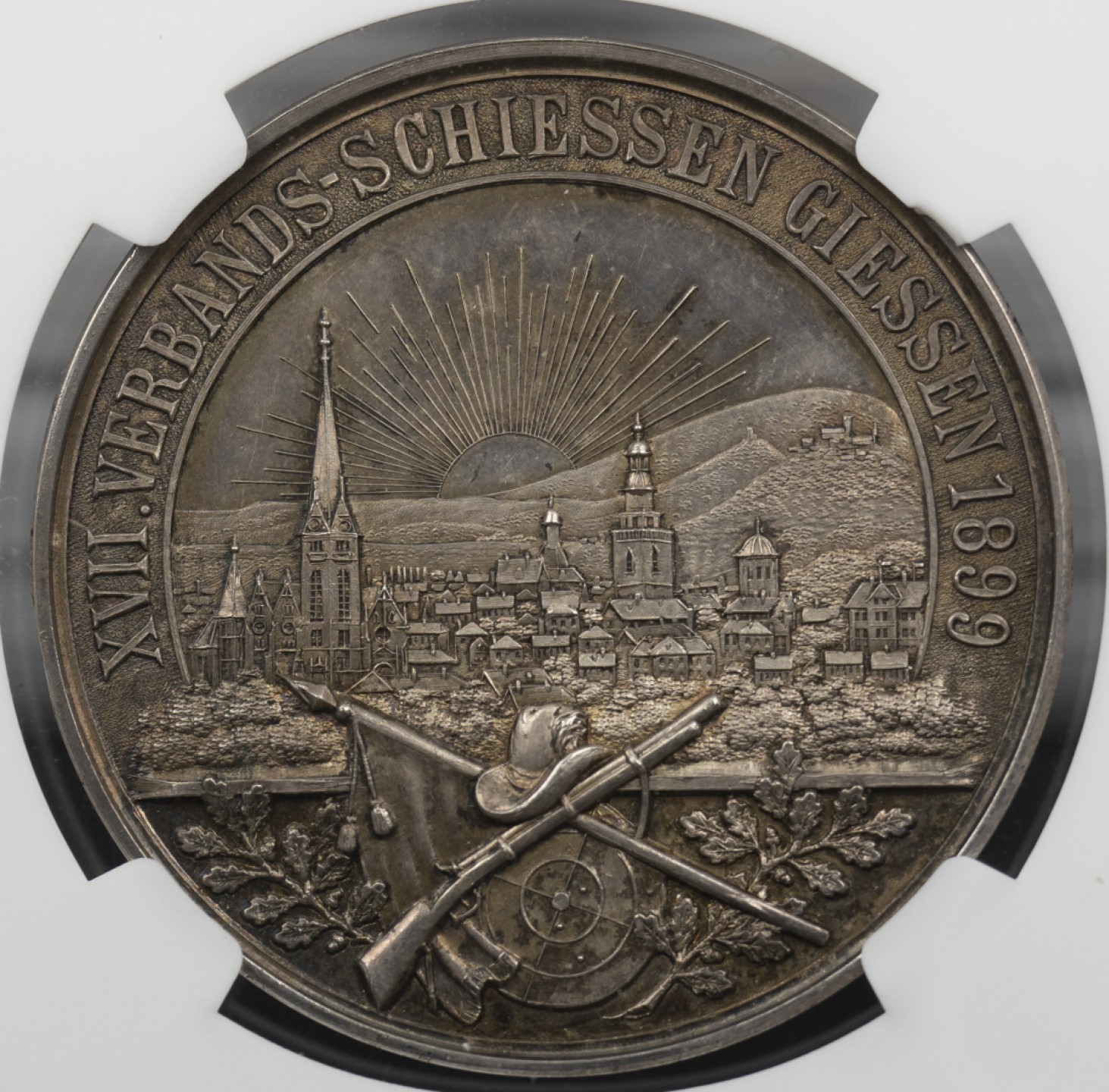 万国钱币拍卖第002期（全场免佣金） 1899年德国黑森-达姆施塔特-吉森第17届射击节五彩景观大银章，40mm 28g，少见品种，低评显而易见
