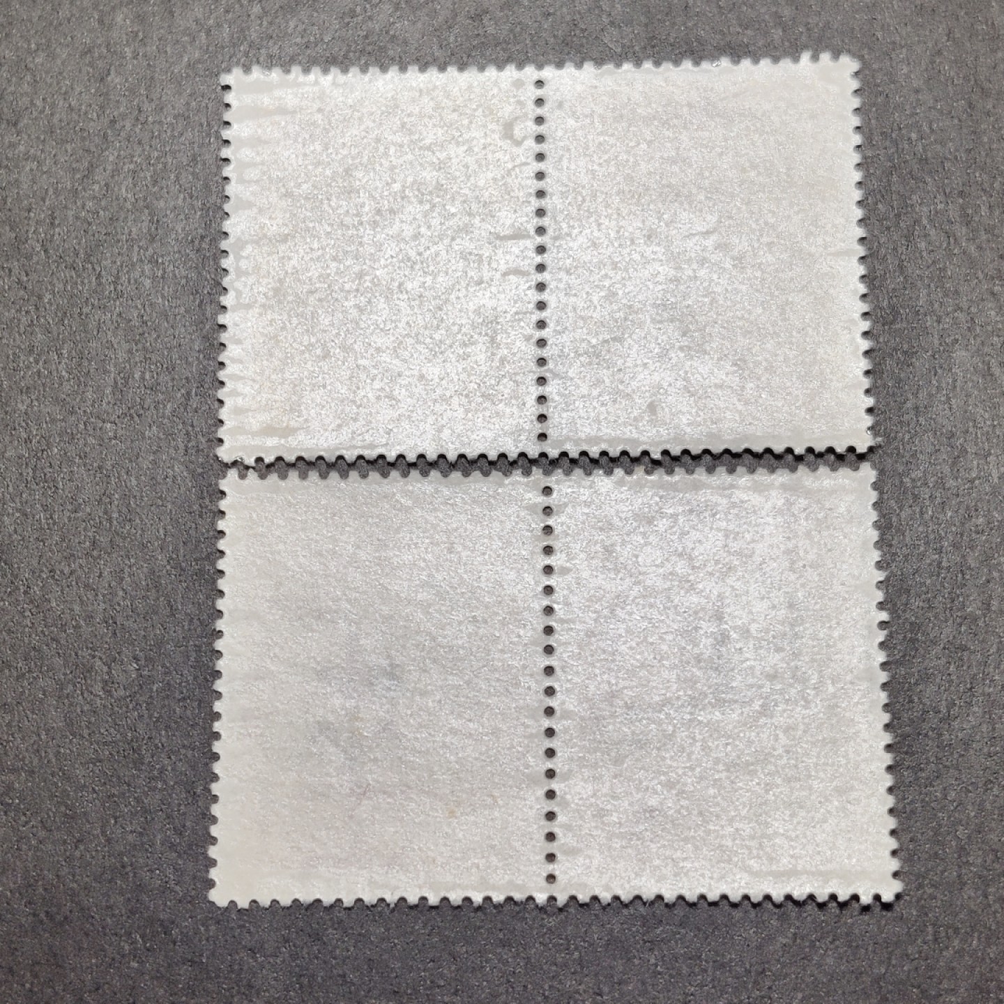 洪涛臻品批发群  精选邮票限时拍卖第一百零五期 生肖牛年 双联！ 1972年 新票全套 牛角上有轻微的出厂露白 面艳背白票挺 原胶润亮全品！