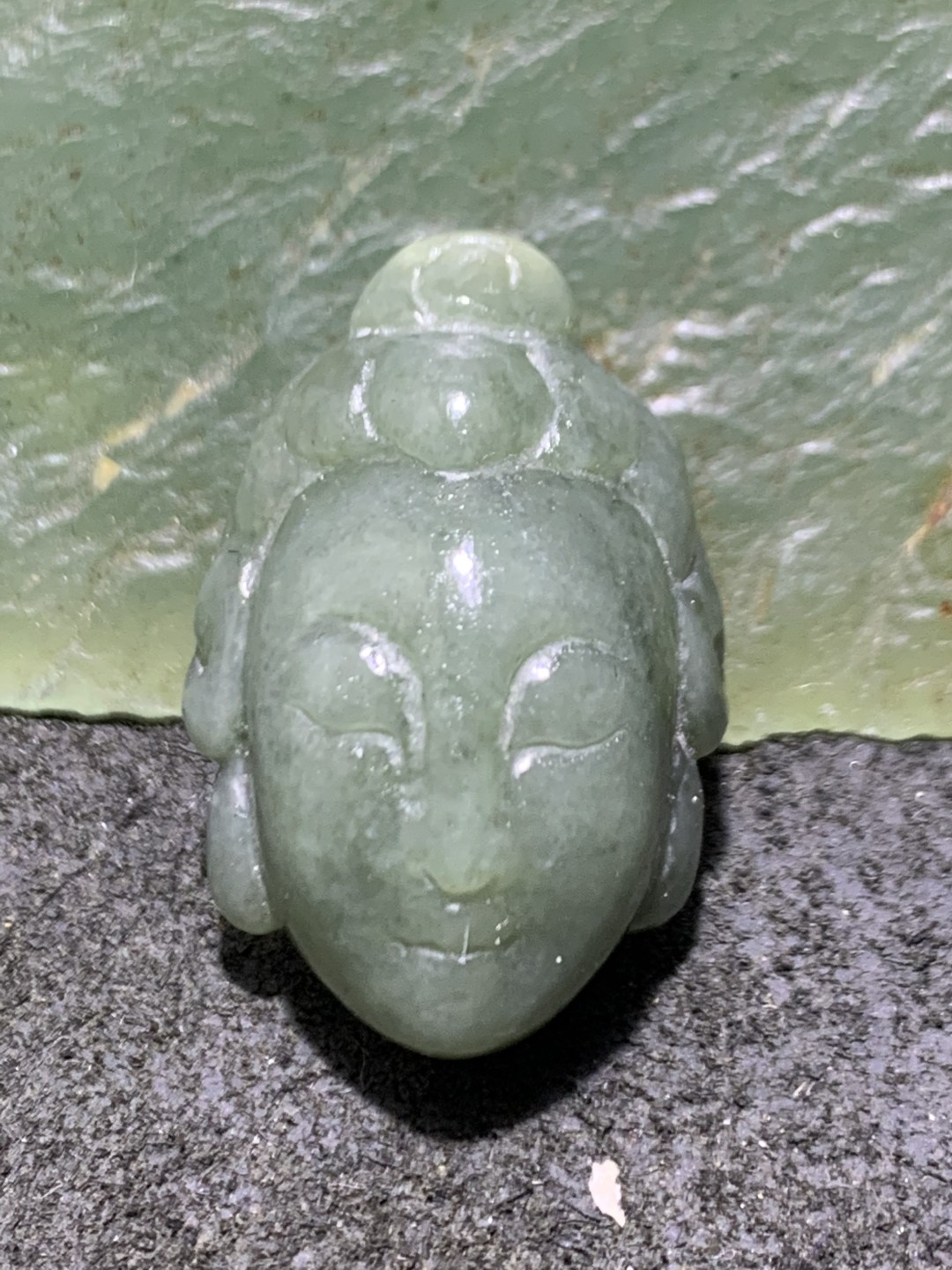 天然新疆和田青玉雕刻佛头吊坠一个