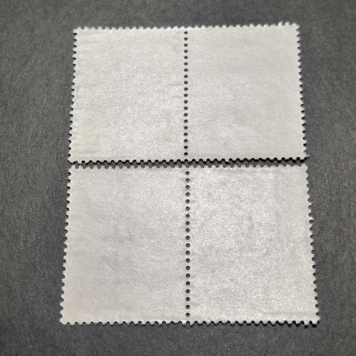 洪涛臻品批发群  精选邮票限时拍卖第一百零五期 生肖牛年 双联！ 1972年 新票全套 牛角上有轻微的出厂露白 面艳背白票挺 原胶润亮全品！