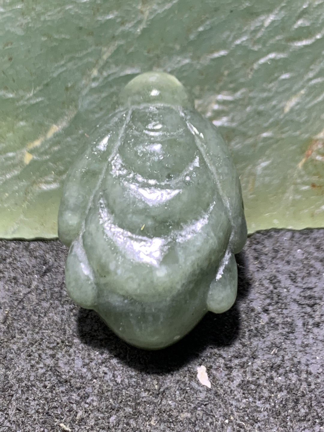 天然新疆和田青玉雕刻佛头吊坠一个