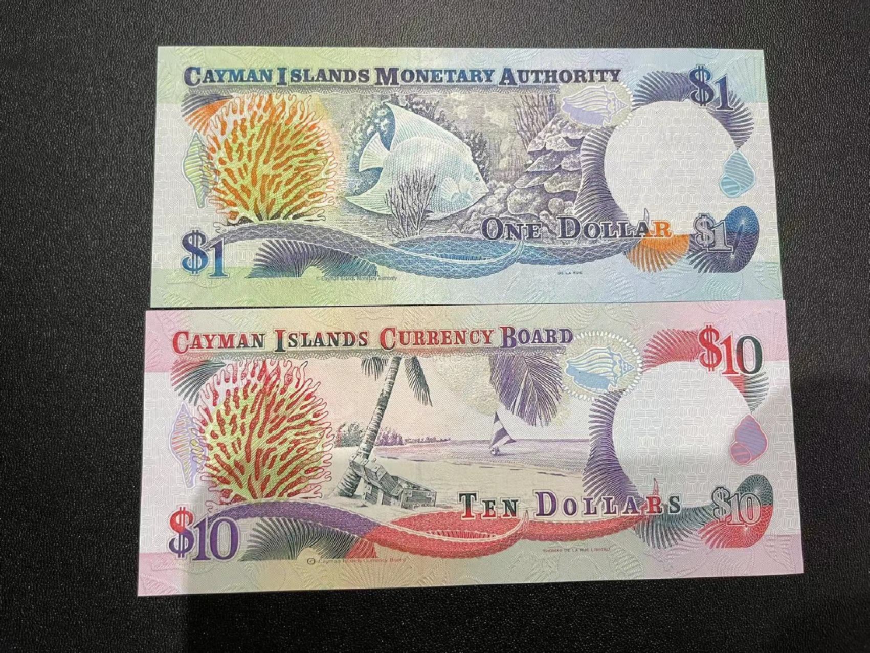 《外钞收藏家》第二百二十三期 开曼群岛1、10刀 两张一起 全新UNC