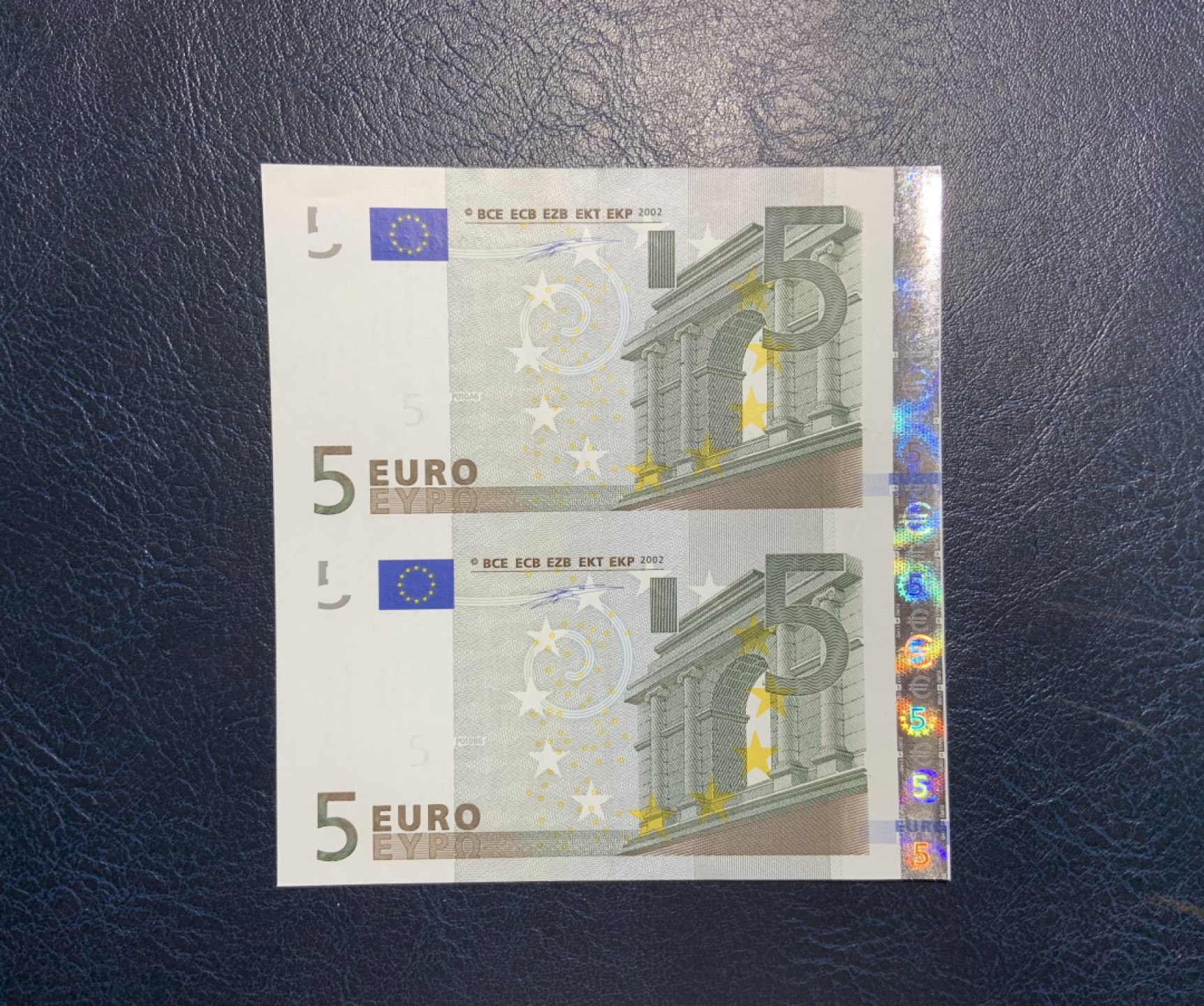 收藏联盟Quantum Auction 第213期拍卖  欧盟德国2002年5元两连体 品相UNC 稀少第一签 上边缘侧光微瑕