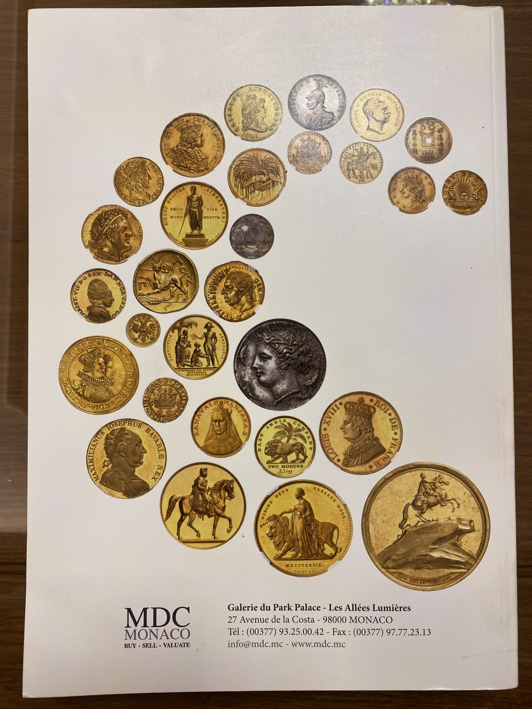万国钱币拍卖第002期（全场免佣金） 摩纳哥MDC 22年6月拍卖图录 共408页，书籍较重，注意邮费到付问题
