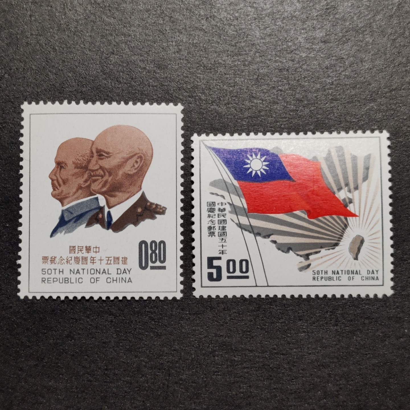 洪涛臻品批发群  精选邮票限时拍卖第一百零三期 1961年 建国50周年纪念 2全新  难得品种！面艳背白，原胶润亮全品！ 