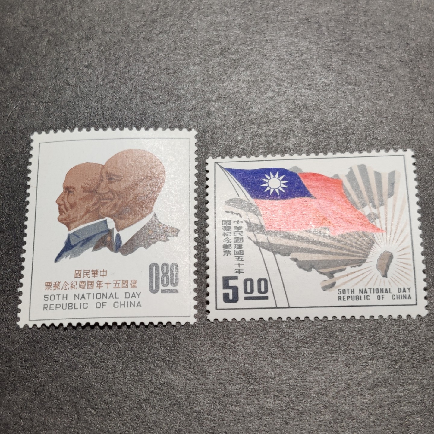 洪涛臻品批发群  精选邮票限时拍卖第一百零三期 1961年 建国50周年纪念 2全新  难得品种！面艳背白，原胶润亮全品！ 