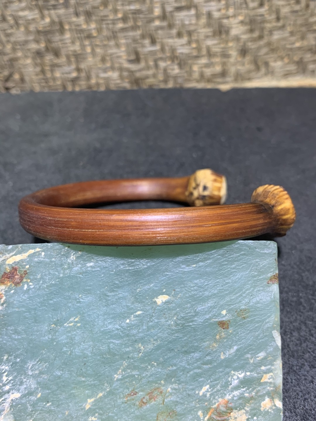 精品无节金刚藤手镯一条，