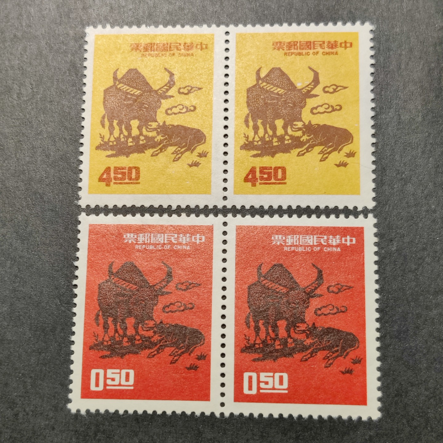 洪涛臻品批发群  精选邮票限时拍卖第一百零五期 生肖牛年 双联！ 1972年 新票全套 牛角上有轻微的出厂露白 面艳背白票挺 原胶润亮全品！