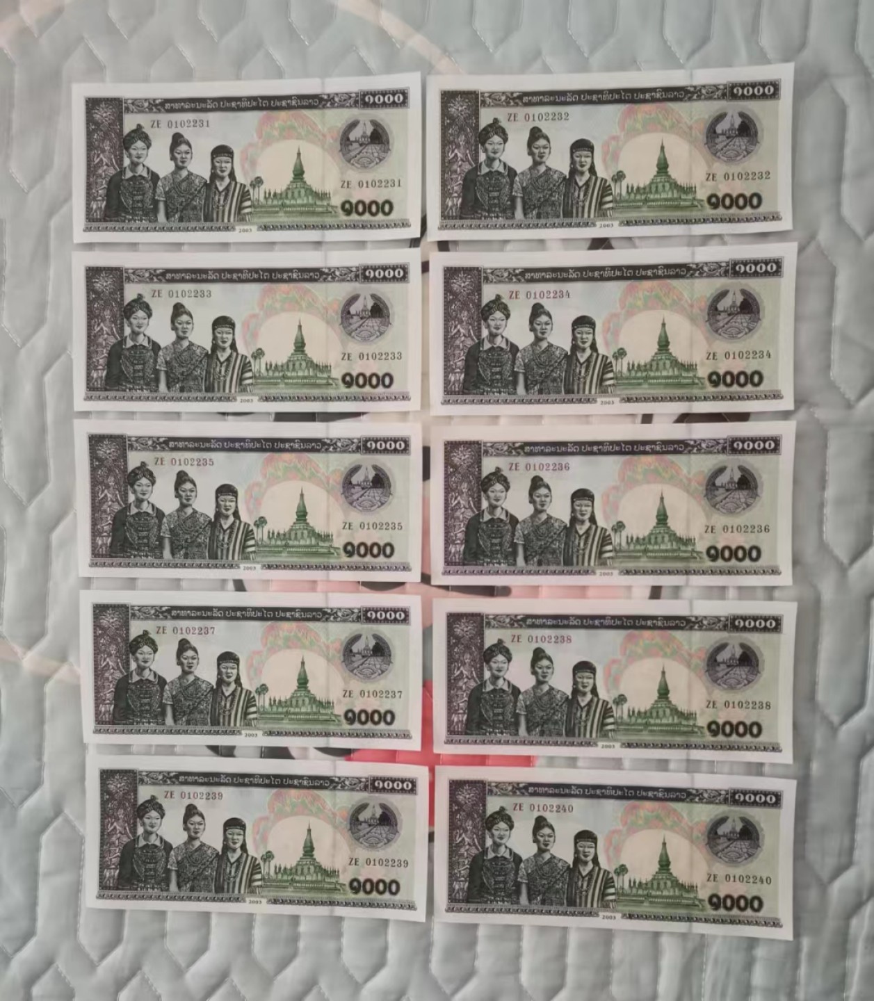 世家收藏第十八期“世界杯”号邮票钱币专场（自动截拍） 【补号】老挝2003年版1000基普纸钞一组10张连号UNC全新（罕见的补号ZE冠字）