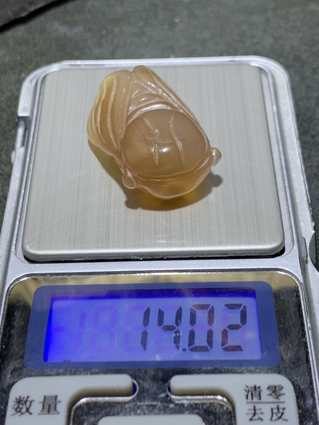 精美高玉化巴西玛瑙雕刻蝉(一鸣惊人)一个
