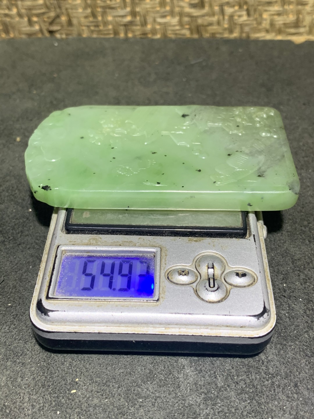 天然和田玉碧玉雕刻风景人物牌子一个，