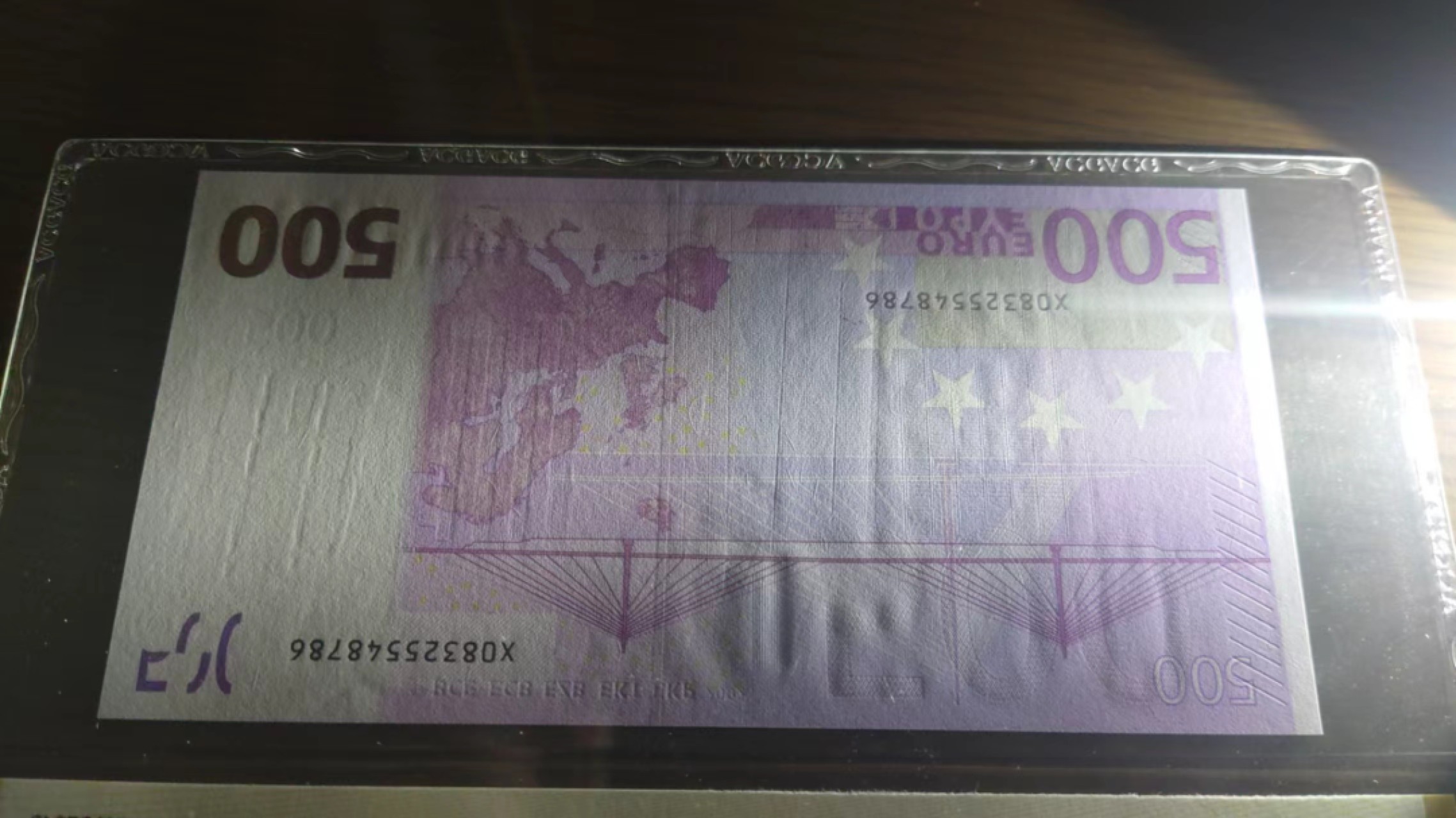 今晚八点半【世界钱币收藏】精选微拍第51期暨2022年第八期 港澳纸币 2002年500欧元 二签德国 全新绝品（测光图清晰）居中好可以换评