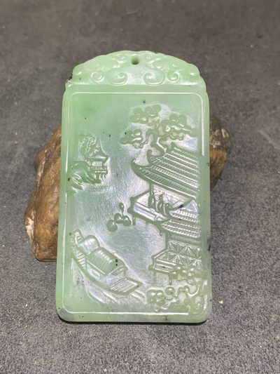 天然和田玉碧玉雕刻风景人物牌子一个， - 天然和田玉碧玉雕刻风景人物牌子一个，