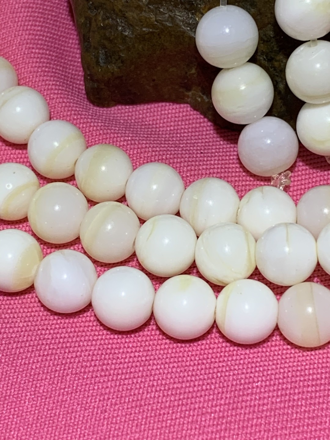 深海高玉化飘黄贝化玉108手串一条，