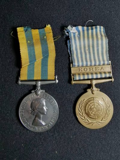 盛世勋华——号角文化勋章专场拍卖第68期 - 英国朝鲜战争奖章 联合国朝鲜战争奖章一对 带边铭（Naval Airman First Class D. Wheeldon, Royal Navy） 该章授予英国皇家海军一级飞行员 英国海军的精锐，不要拿酱油兵来比较