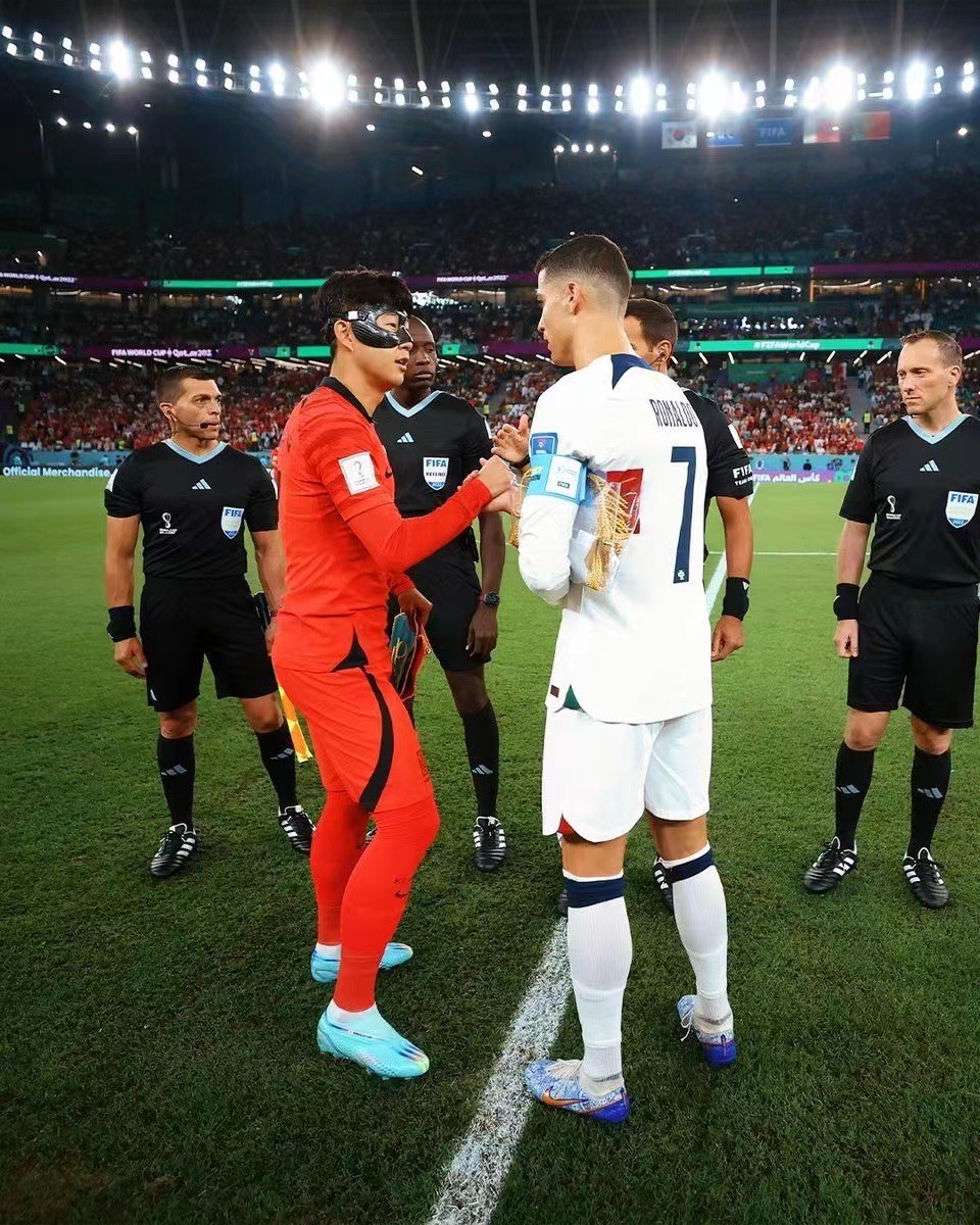 零元拍：克里斯蒂亚诺-罗纳尔多亲笔签名NIKE刺客CR7专属战靴，这双签的太流畅了，好看！真好看！！