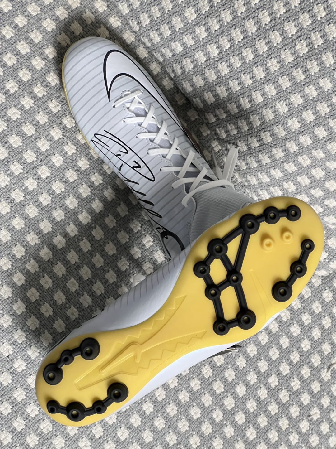 零元拍：克里斯蒂亚诺-罗纳尔多亲笔签名NIKE刺客CR7专属战靴，这双签的太流畅了，好看！真好看！！
