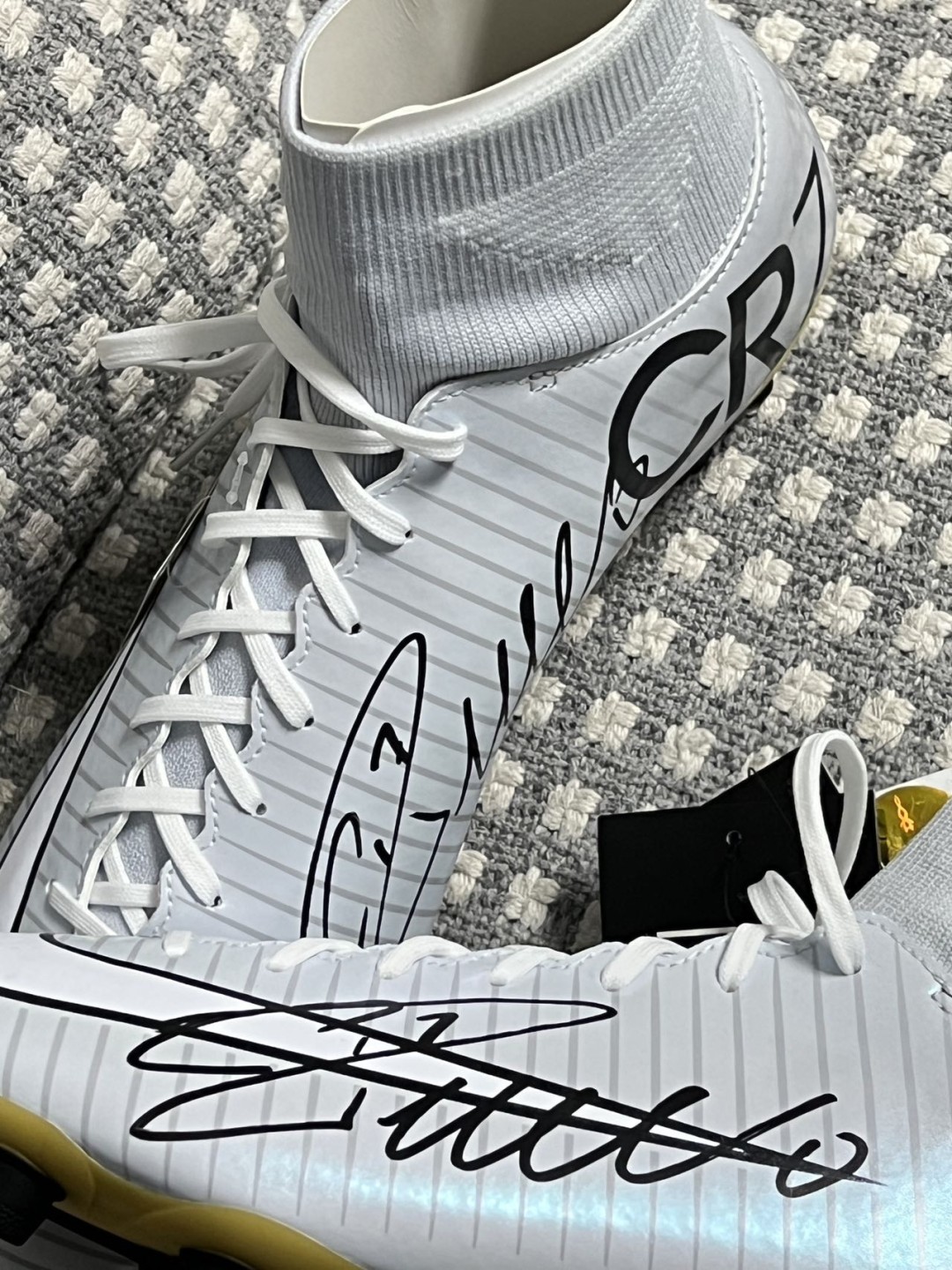 零元拍：克里斯蒂亚诺-罗纳尔多亲笔签名NIKE刺客CR7专属战靴，这双签的太流畅了，好看！真好看！！