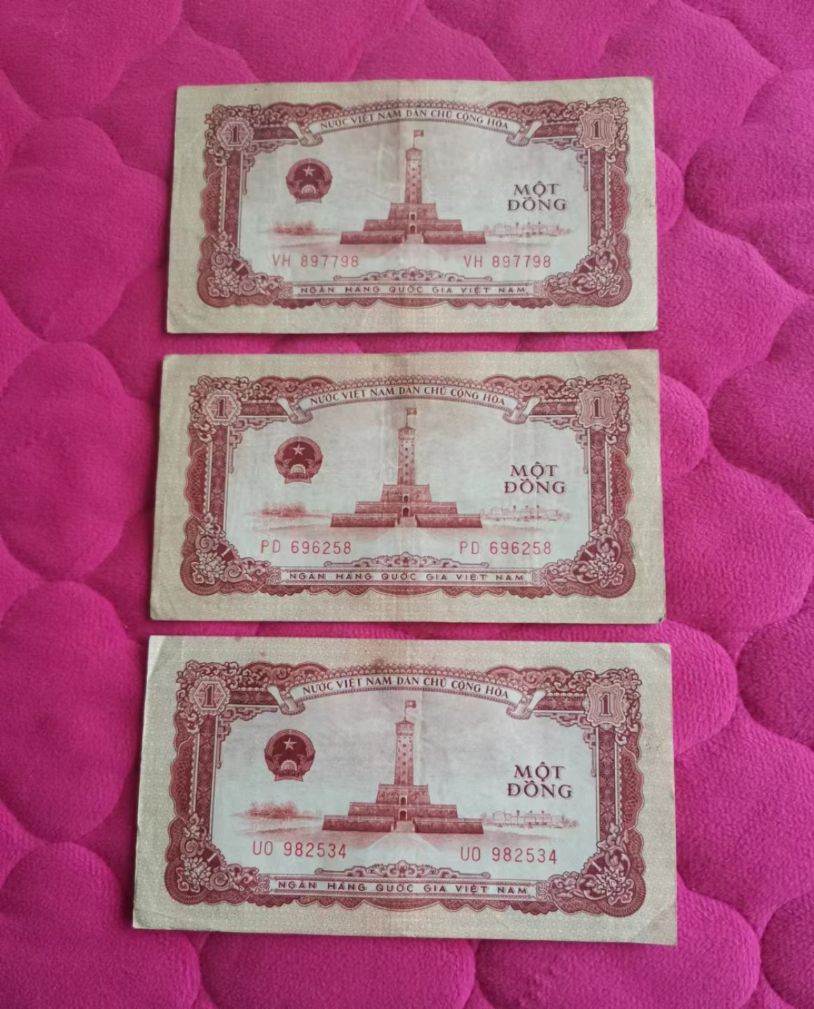 世家收藏第十八期“世界杯”号邮票钱币专场（自动截拍） 【中国代印】越南1958年版1盾纸钞一组③张 流通好品（票面有折痕）