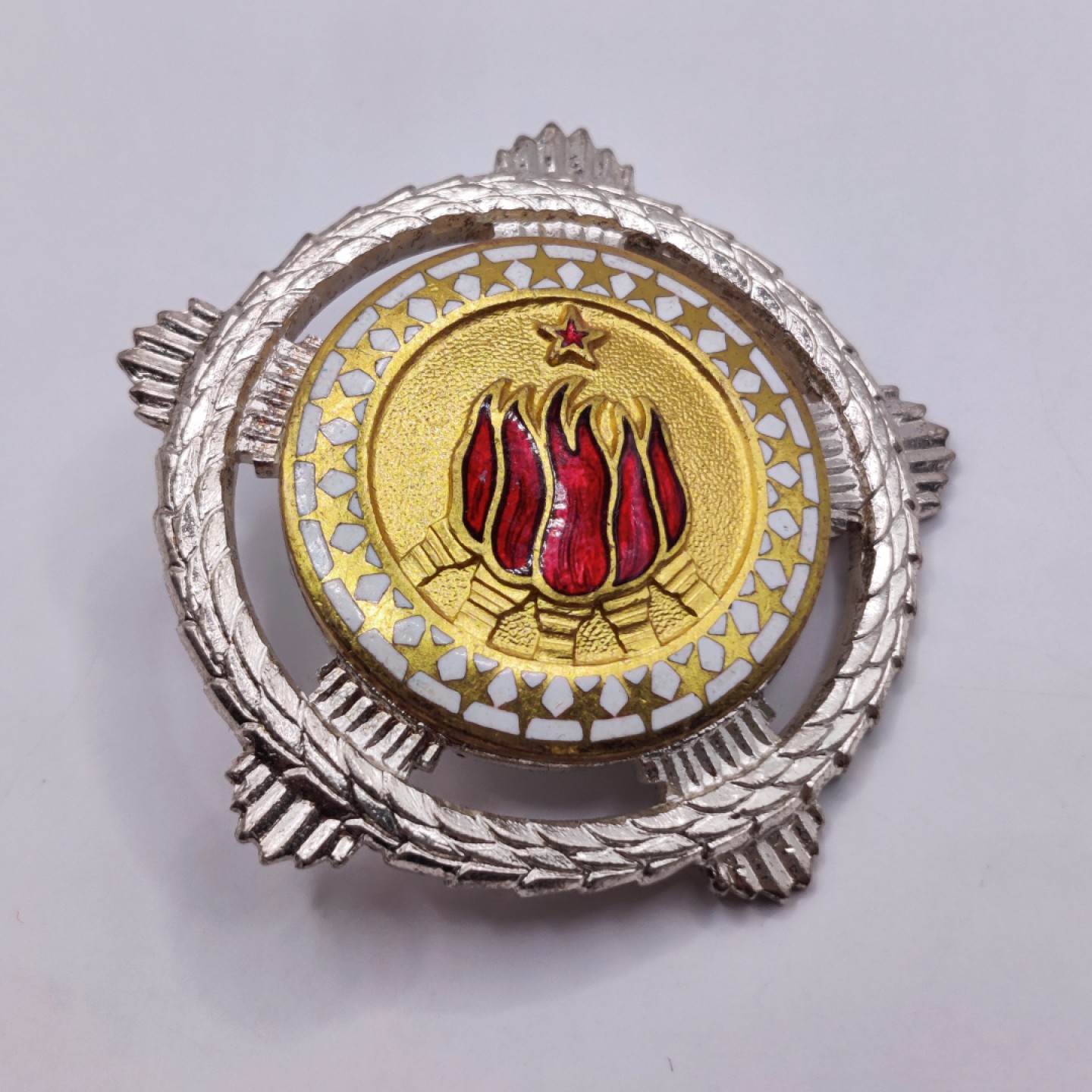 全场0元起拍 第20期 咸鱼国勋章拍卖专场 12月7日（周三）下午6：00开始 南斯拉夫早期五火炬版二级团结友谊勋章 银制珐琅