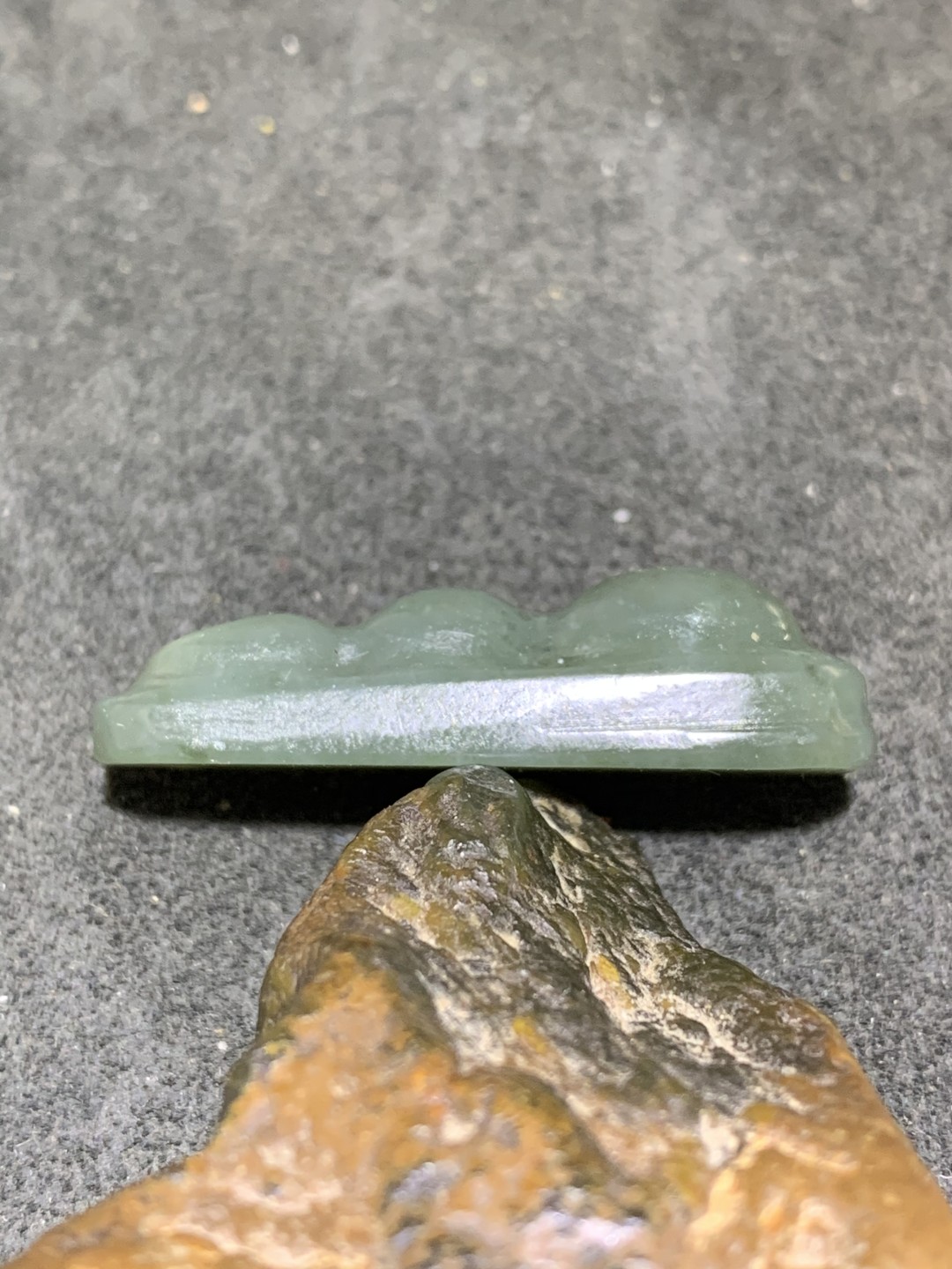 天然和田玉雕刻四季豆一个，