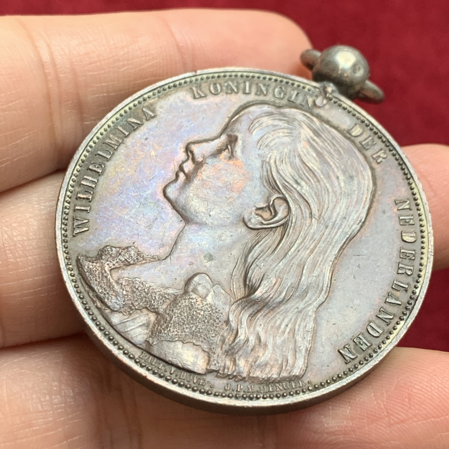 《竞宝斋》第121场-周日，周一 ，2场连拍（全场包邮） 荷兰早期 威廉明娜女王 萝莉头 铜制勋章45mm 手感厚重 国内少见