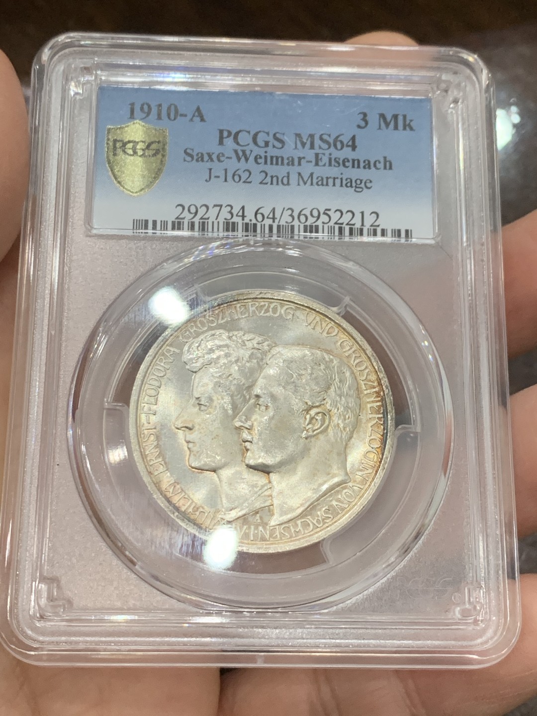 《竞宝斋》第121场-周日，周一 ，2场连拍（全场包邮） PCGS-MS64 德国 1910年 萨克森魏玛艾森纳二婚三马克 略带五彩 收藏品相