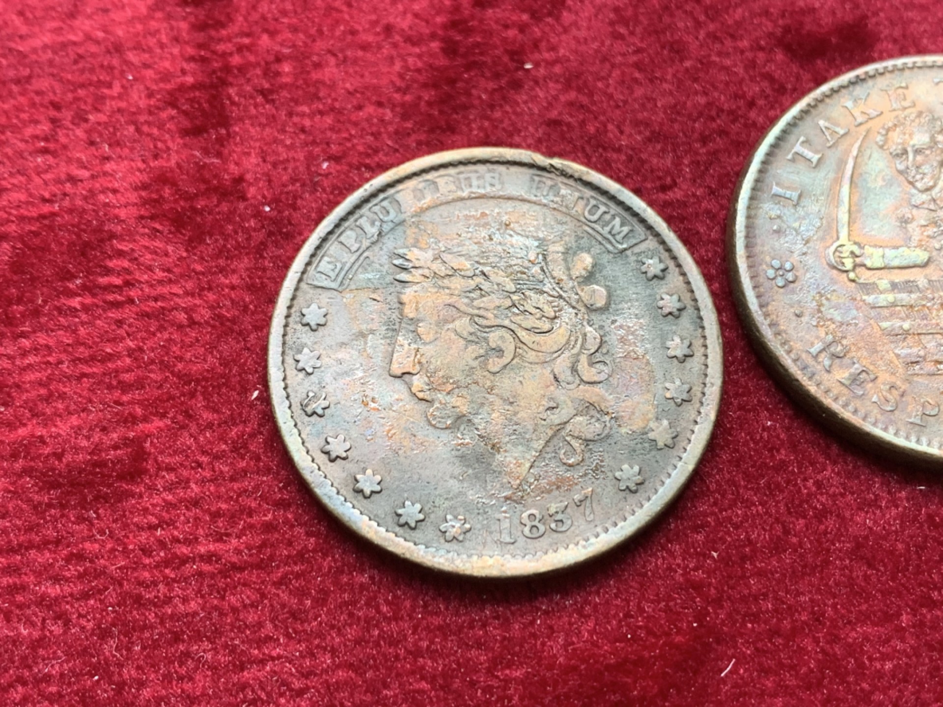 《竞宝斋》第121场-周日，周一 ，2场连拍（全场包邮） 美国代币一对 1837年 艰难时代 代用币 TOKEN +同时期 毛驴代币一枚 细节见图 轻微不平