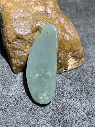 天然和田玉雕刻四季豆一个， - 天然和田玉雕刻四季豆一个，