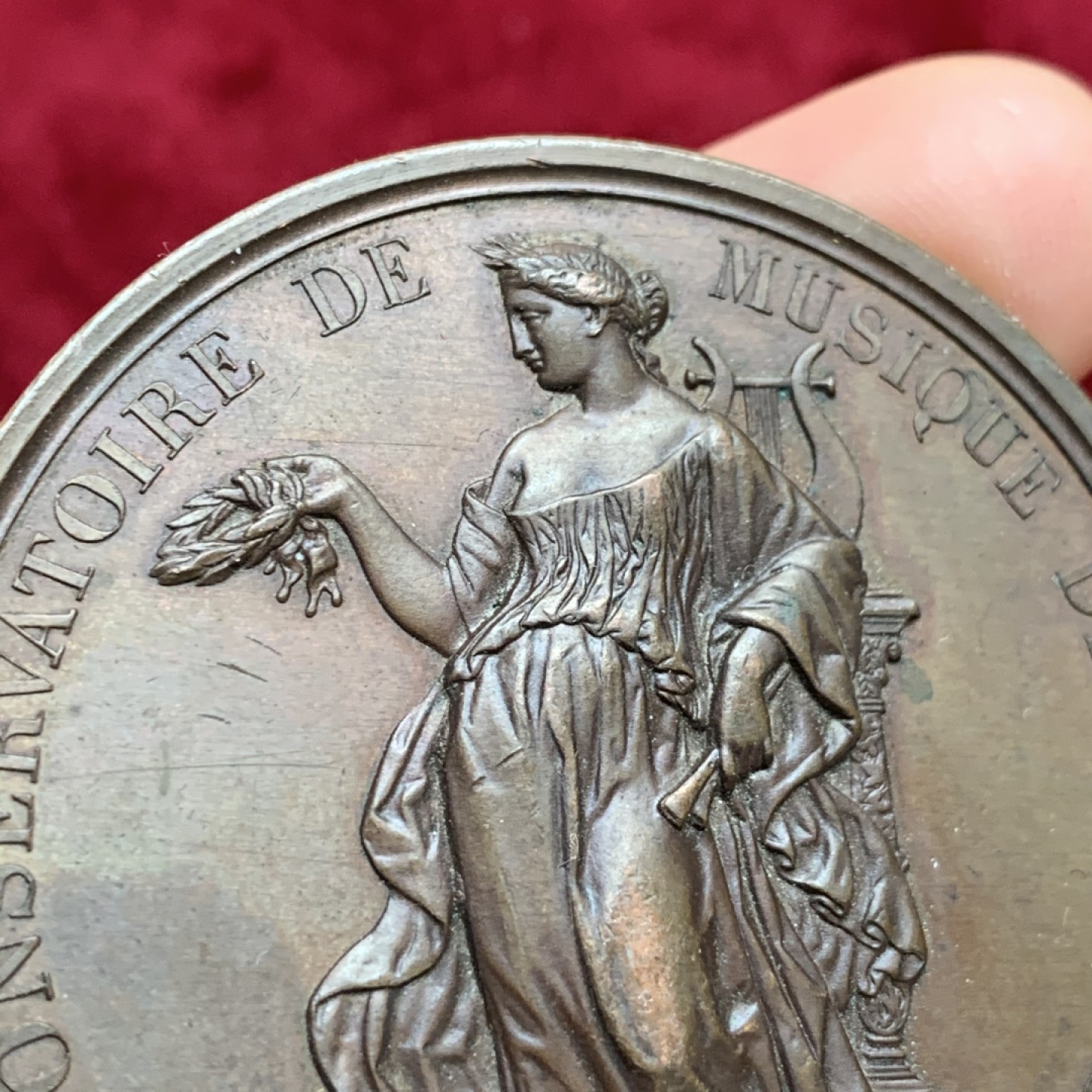 《竞宝斋》第121场-周日，周一 ，2场连拍（全场包邮） 瑞士共和国 1879年左右 日内瓦音乐节 铜质奖章 巧克力包浆 细节好 53.4mm 77.7克大规格 目录编号SM 1603