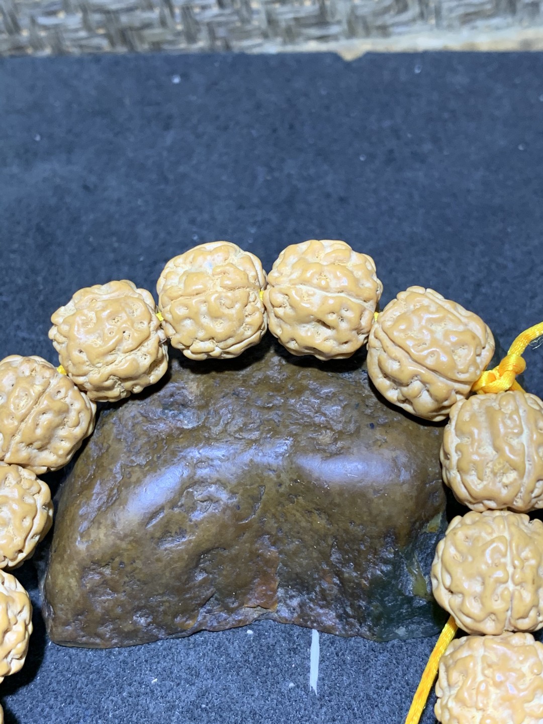 精美勿里达盘龙金刚菩提子手串一条，
